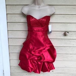 JESSICA McClintock satiny red strapless seq dress